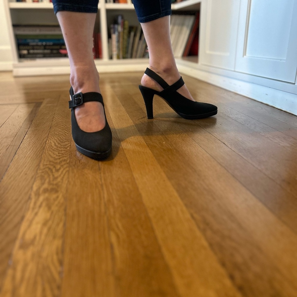 Vintage YSL 4” Mary Jane heels. Size 7-7.5